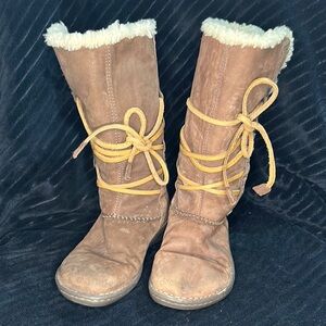 Cozy Brown Winter Boots with Cream Lining